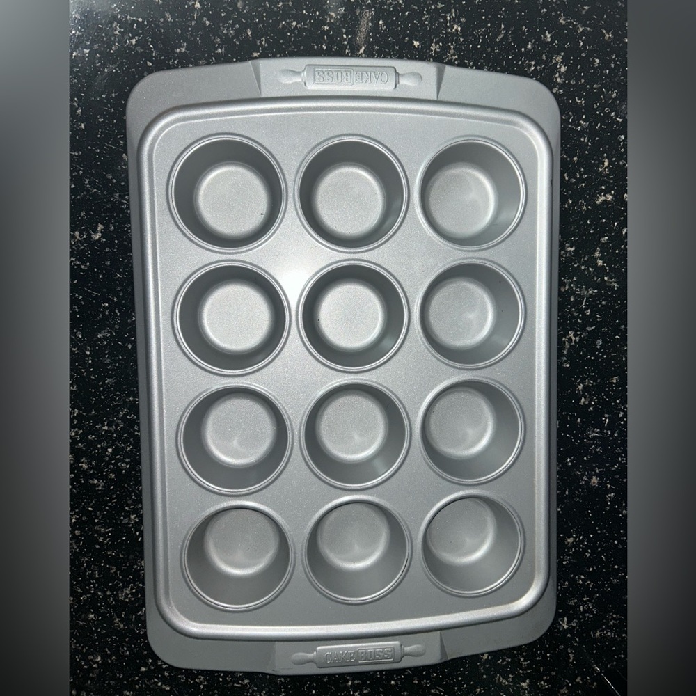 Cake Boss Silver Non-Stick Bakeware 12 cup cupcake pan